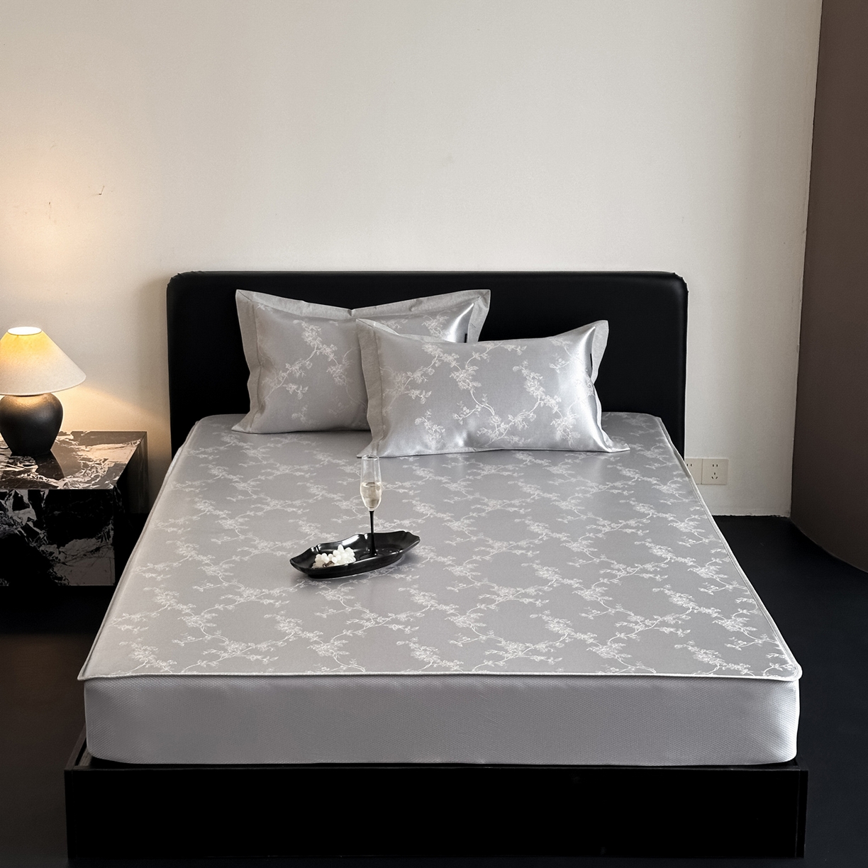 91家纺网 家纺一手货源 找家纺 三味舒屋 2026新款臻品提花冰丝席凉席席子 芙瑞亚床笠