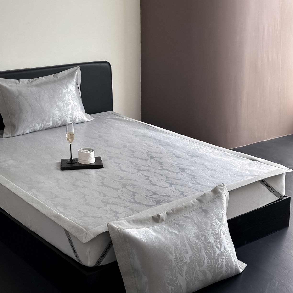 91家纺网 家纺一手货源 找家纺 三味舒屋 2026新款臻品提花冰丝席凉席席子 绒羽床席