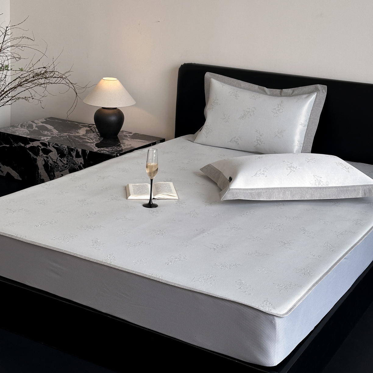 91家纺网 家纺一手货源 找家纺 三味舒屋 2026新款臻品提花冰丝席凉席席子 枝枝床笠