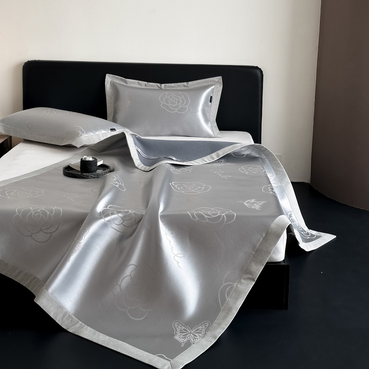 91家纺网 家纺一手货源 找家纺 三味舒屋 2026新款臻品提花冰丝席凉席席子 茶与蝶床席