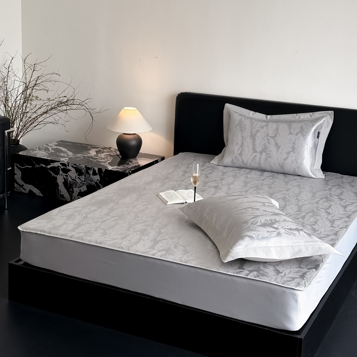 91家纺网 家纺一手货源 找家纺 三味舒屋 2026新款臻品提花冰丝席凉席席子 绒羽床笠