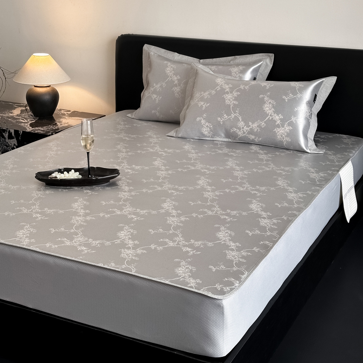 91家纺网 家纺一手货源 找家纺 三味舒屋 2026新款臻品提花冰丝席凉席席子 芙瑞亚床笠