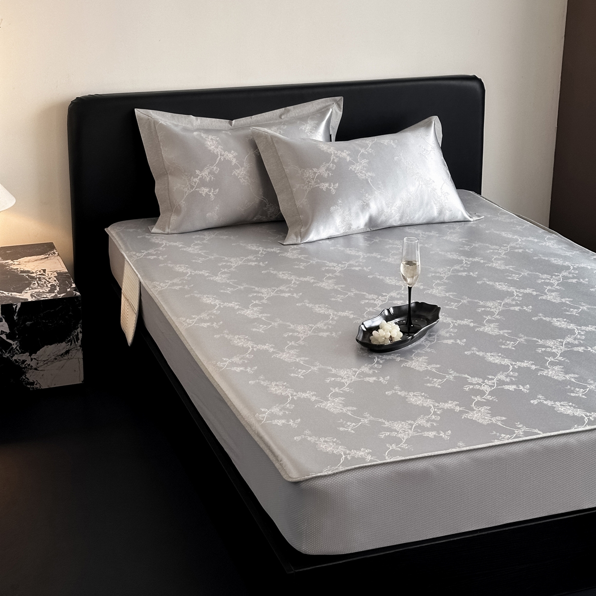 91家纺网 家纺一手货源 找家纺 三味舒屋 2026新款臻品提花冰丝席凉席席子 芙瑞亚床笠