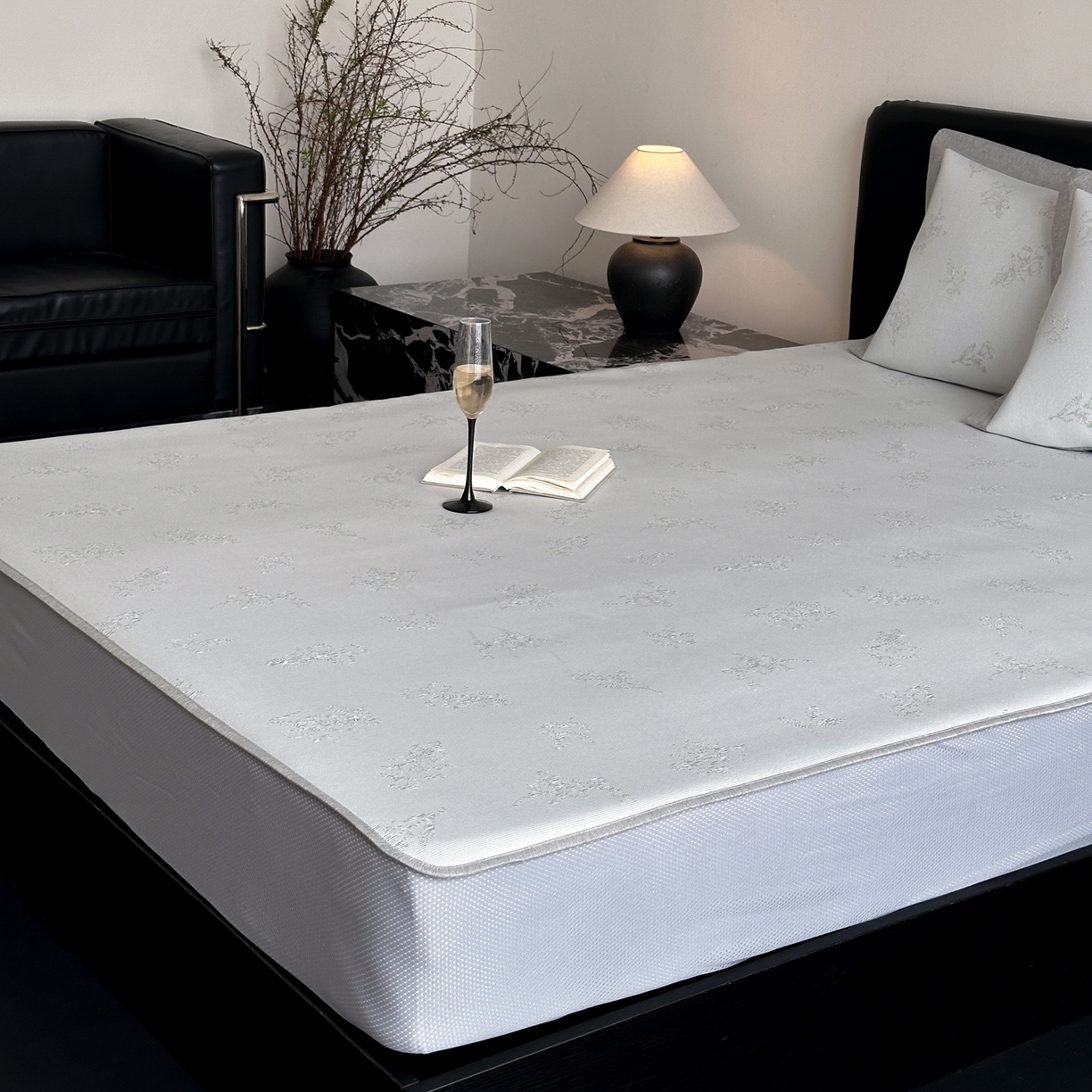 91家纺网 家纺一手货源 找家纺 三味舒屋 2026新款臻品提花冰丝席凉席席子 枝枝床笠