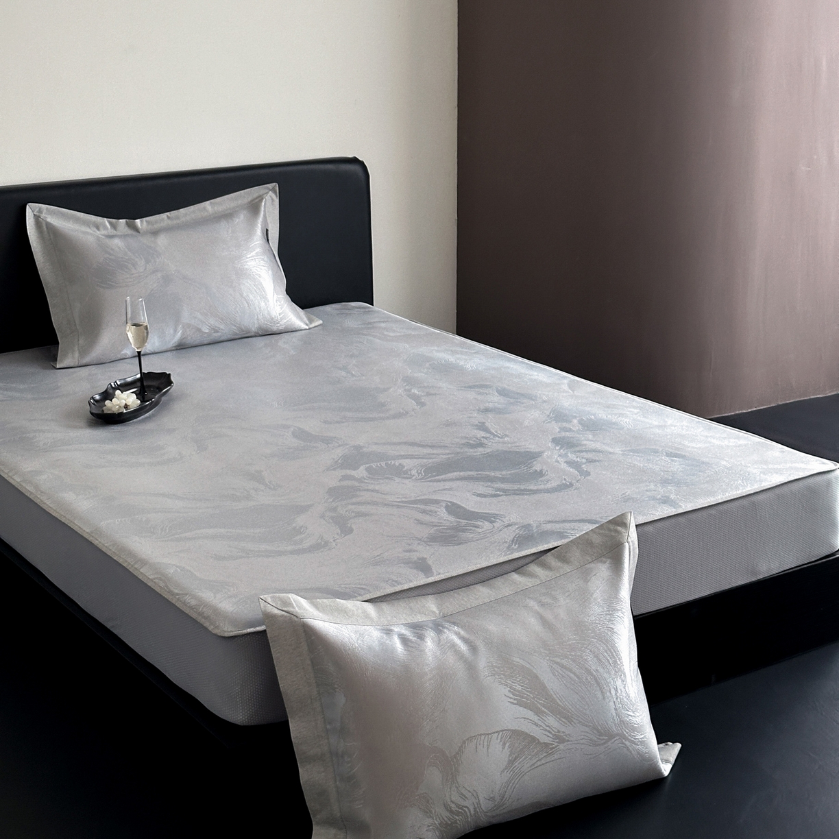 91家纺网 家纺一手货源 找家纺 三味舒屋 2026新款臻品提花冰丝席凉席席子 雾影床笠