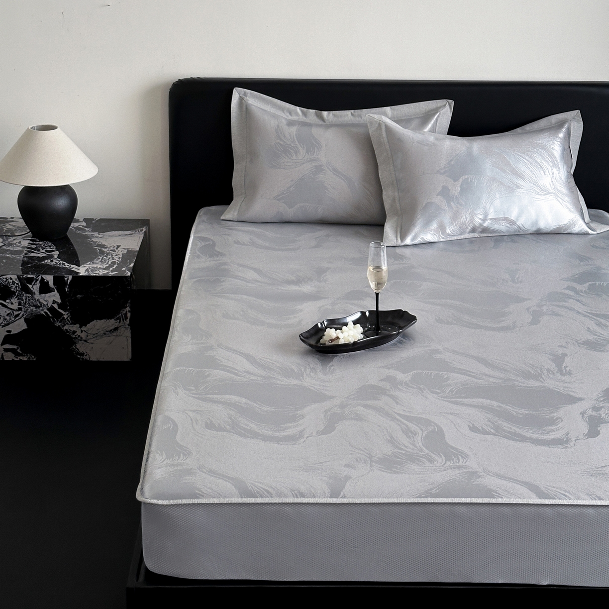 91家纺网 家纺一手货源 找家纺 三味舒屋 2026新款臻品提花冰丝席凉席席子 雾影床笠