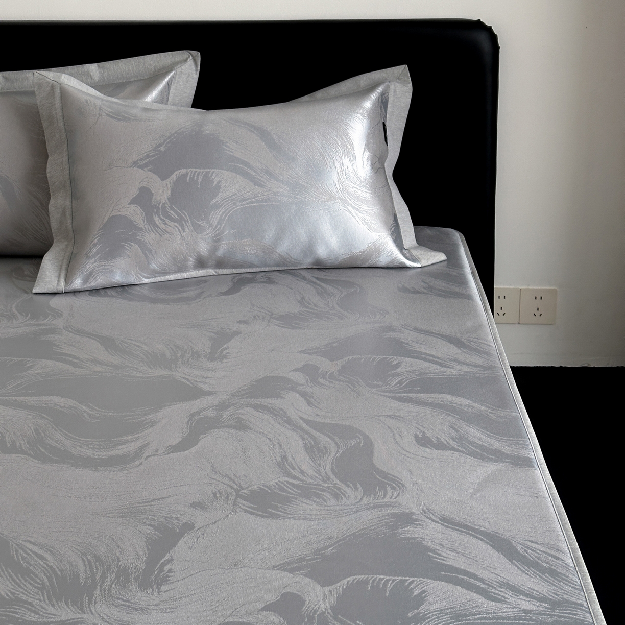 91家纺网 家纺一手货源 找家纺 三味舒屋 2026新款臻品提花冰丝席凉席席子 雾影床笠