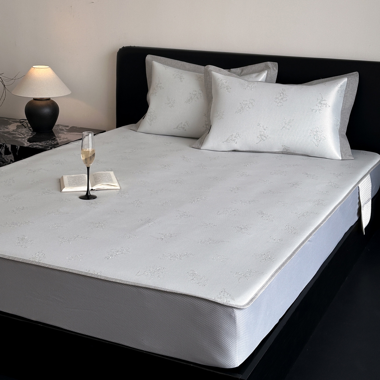 91家纺网 家纺一手货源 找家纺 三味舒屋 2026新款臻品提花冰丝席凉席席子 枝枝床笠