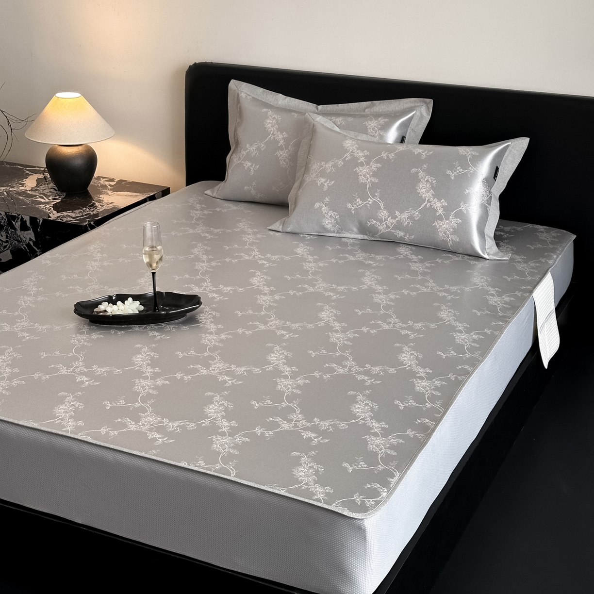 91家纺网 家纺一手货源 找家纺 三味舒屋 2026新款臻品提花冰丝席凉席席子 芙瑞亚床笠