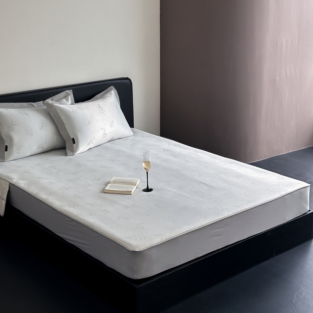 91家纺网 家纺一手货源 找家纺 三味舒屋 2026新款臻品提花冰丝席凉席席子 枝枝床笠