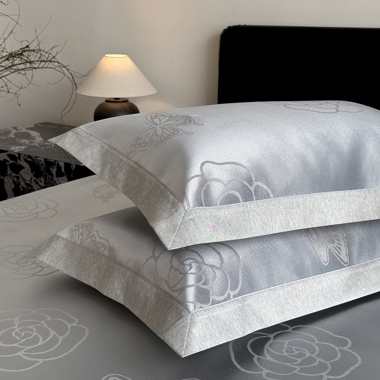 91家纺网 家纺一手货源 找家纺 三味舒屋 2026新款臻品提花冰丝席凉席席子 茶与蝶床笠