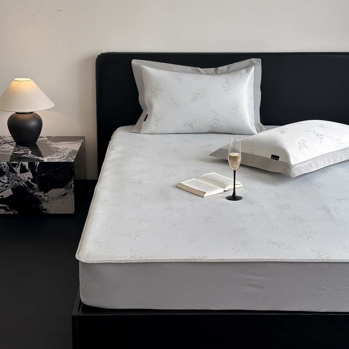 91家纺网 家纺一手货源 找家纺 三味舒屋 2026新款臻品提花冰丝席凉席席子 枝枝床笠