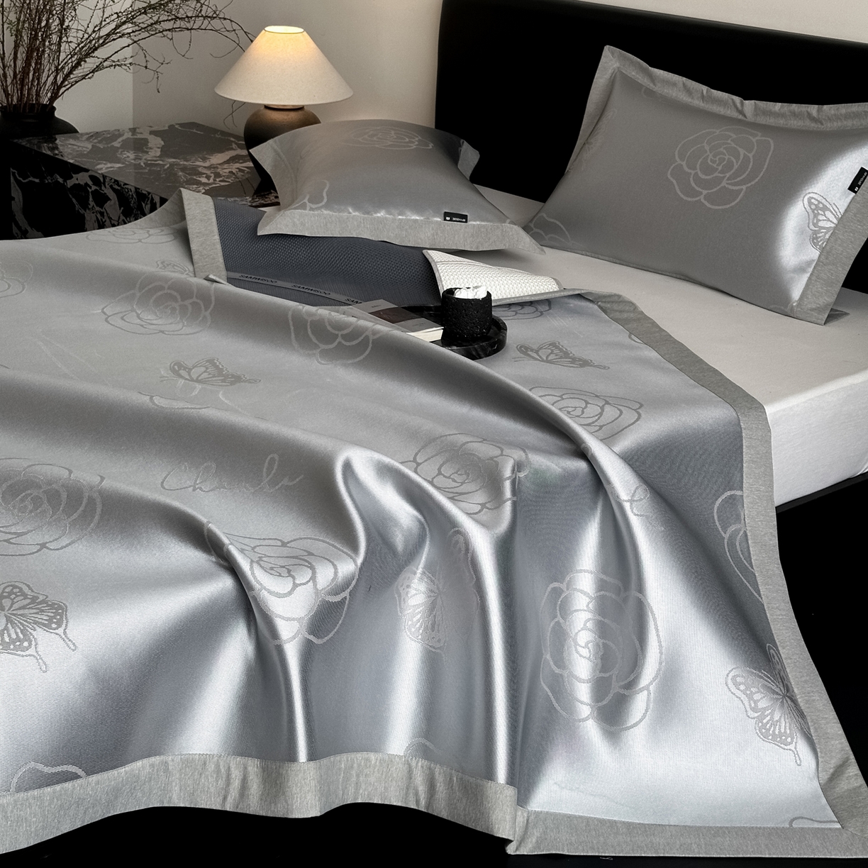 91家纺网 家纺一手货源 找家纺 三味舒屋 2026新款臻品提花冰丝席凉席席子 茶与蝶床席