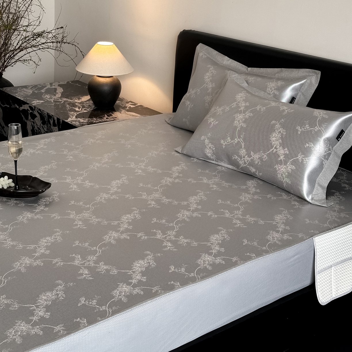 91家纺网 家纺一手货源 找家纺 三味舒屋 2026新款臻品提花冰丝席凉席席子 芙瑞亚床笠