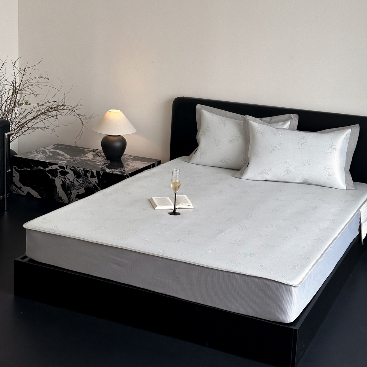 91家纺网 家纺一手货源 找家纺 三味舒屋 2026新款臻品提花冰丝席凉席席子 枝枝床笠