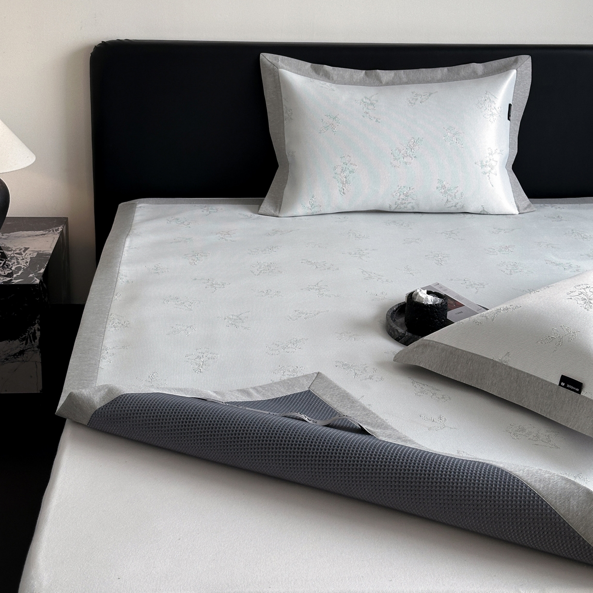 91家纺网 家纺一手货源 找家纺 三味舒屋 2026新款臻品提花冰丝席凉席席子 枝枝床席