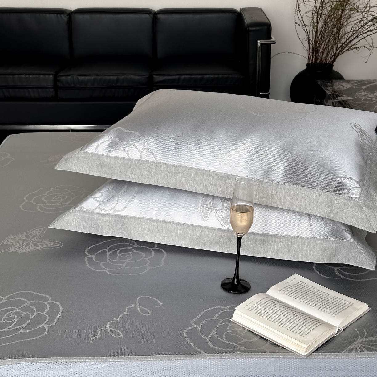 91家纺网 家纺一手货源 找家纺 三味舒屋 2026新款臻品提花冰丝席凉席席子 茶与蝶床笠