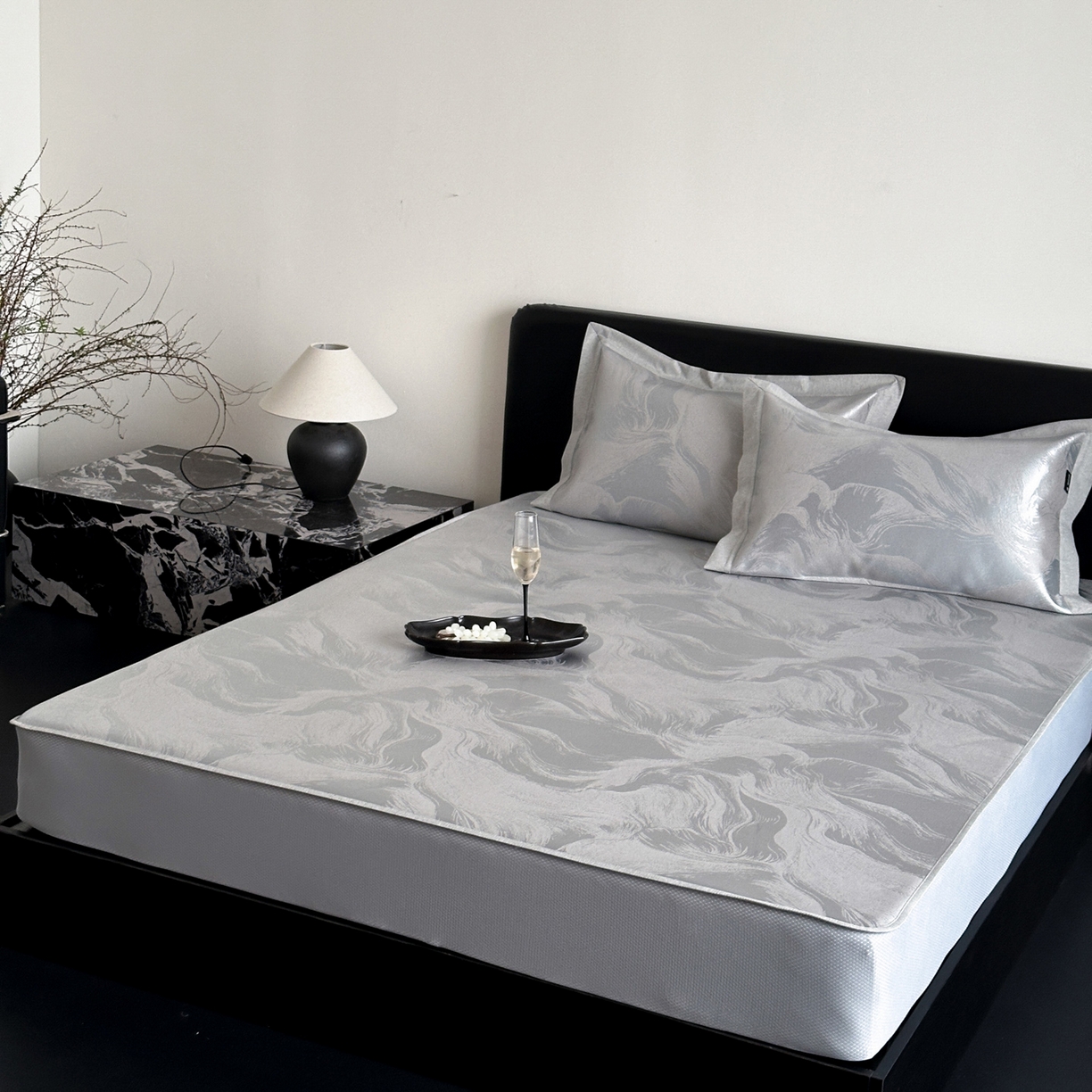 91家纺网 家纺一手货源 找家纺 三味舒屋 2026新款臻品提花冰丝席凉席席子 雾影床笠