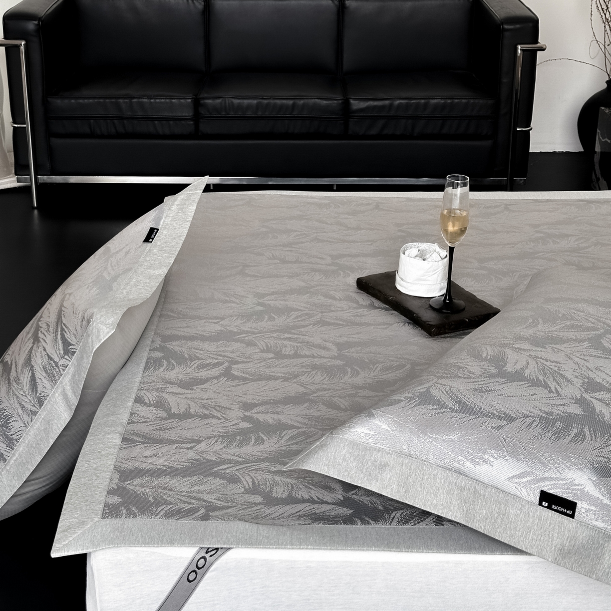 91家纺网 家纺一手货源 找家纺 三味舒屋 2026新款臻品提花冰丝席凉席席子 绒羽床席