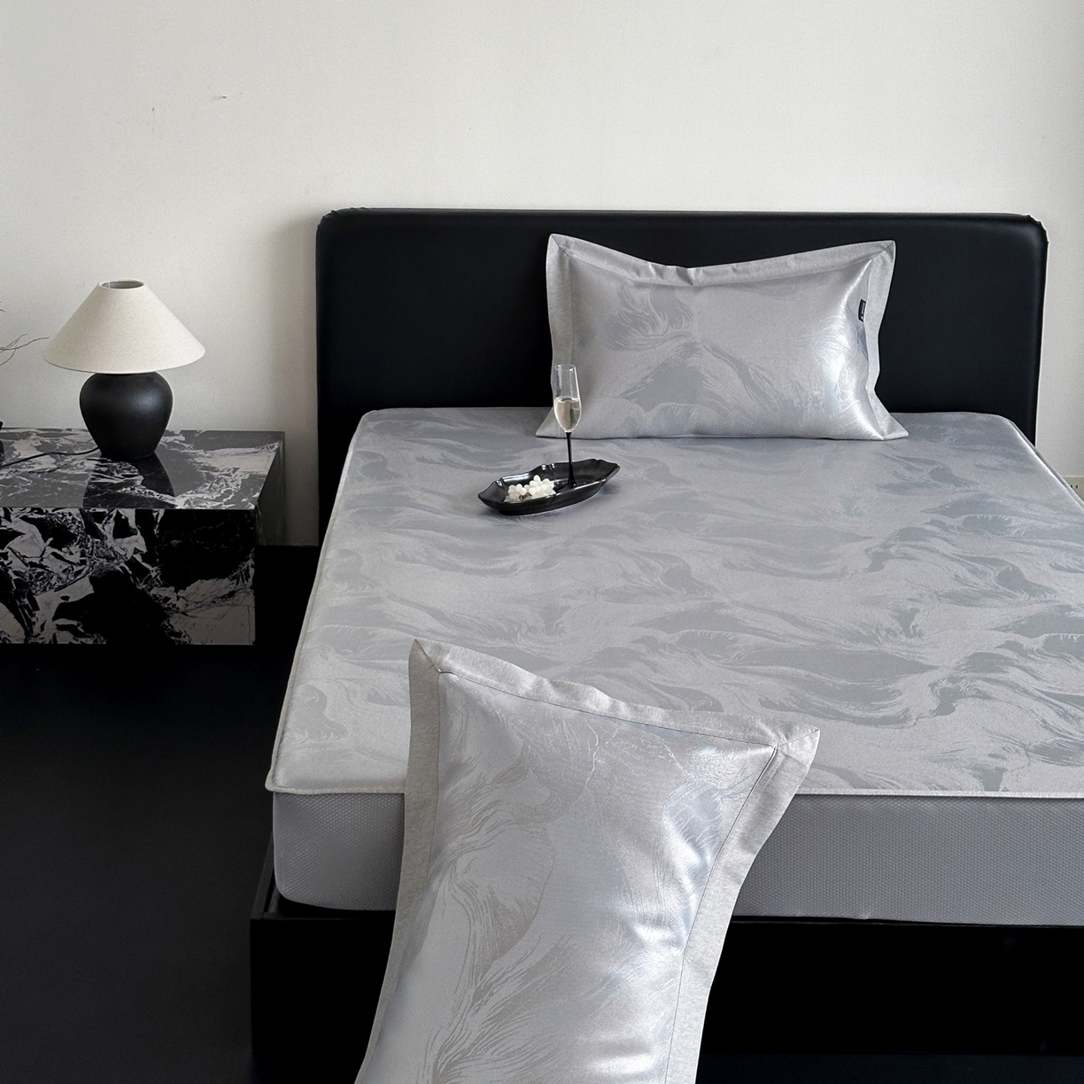 91家纺网 家纺一手货源 找家纺 三味舒屋 2026新款臻品提花冰丝席凉席席子 雾影床笠