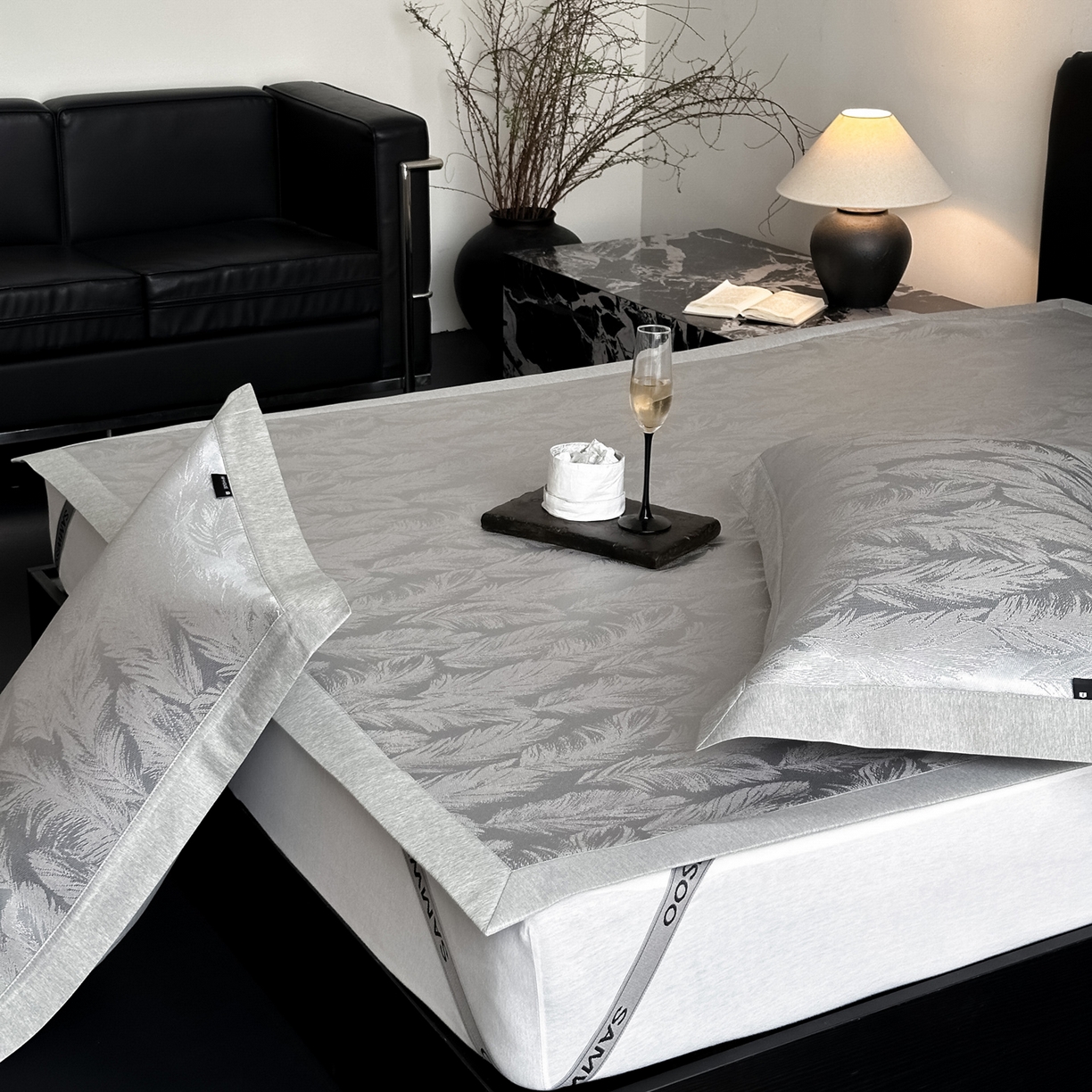 91家纺网 家纺一手货源 找家纺 三味舒屋 2026新款臻品提花冰丝席凉席席子 绒羽床席