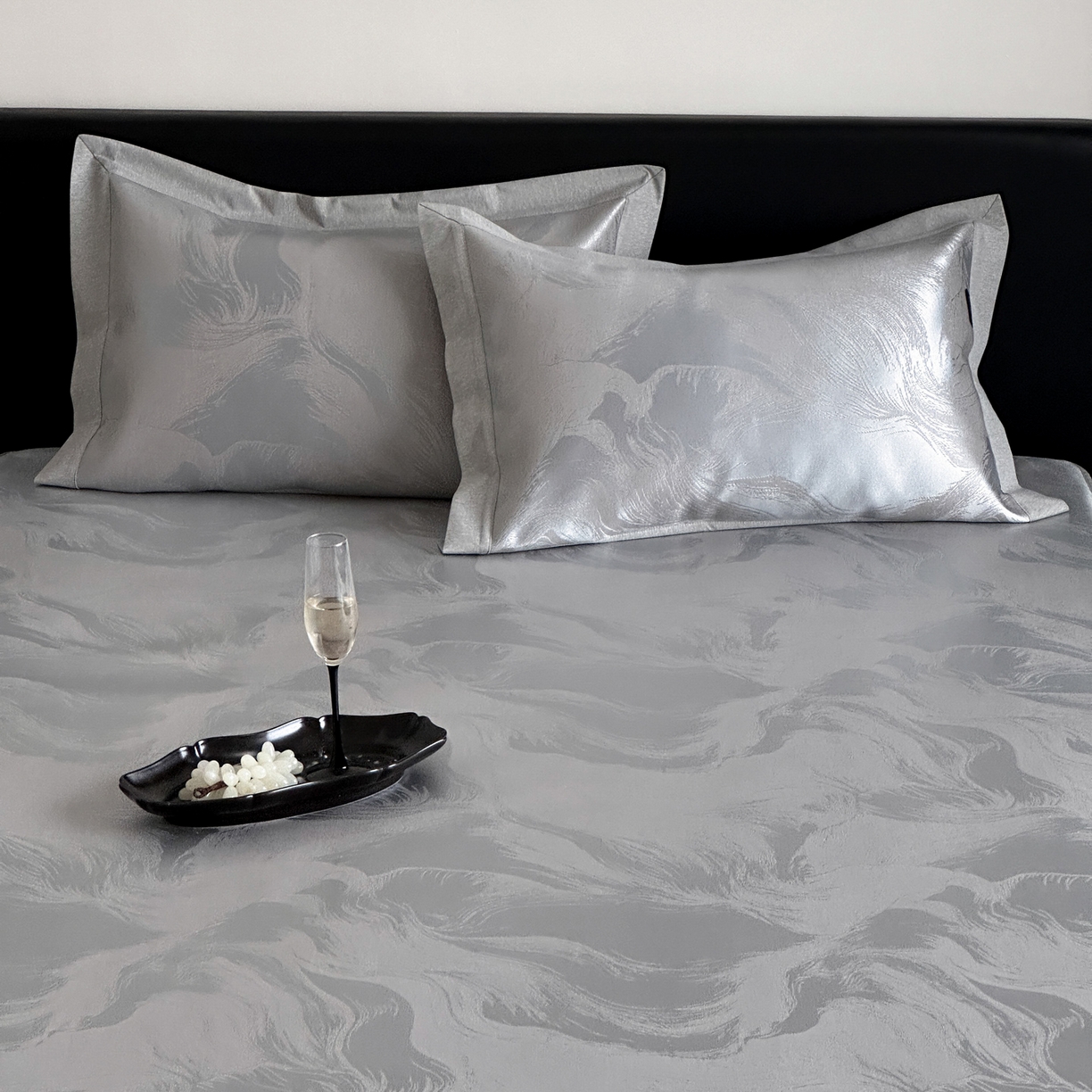 91家纺网 家纺一手货源 找家纺 三味舒屋 2026新款臻品提花冰丝席凉席席子 雾影床笠