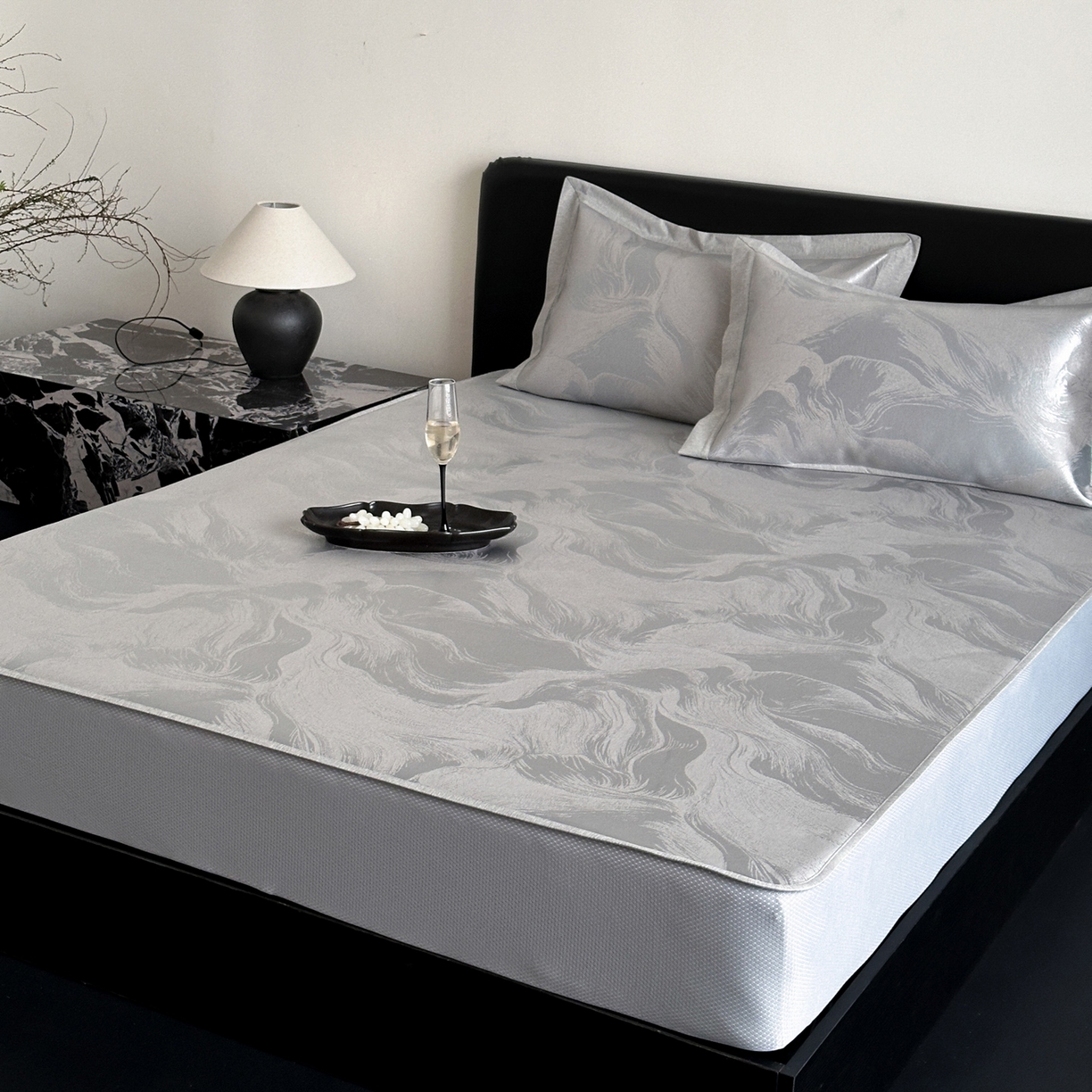 91家纺网 家纺一手货源 找家纺 三味舒屋 2026新款臻品提花冰丝席凉席席子 雾影床笠