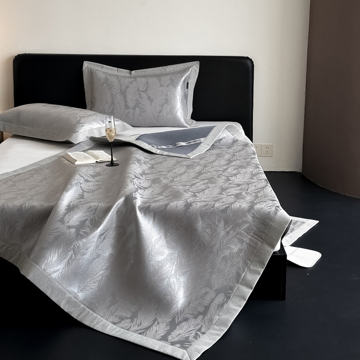 91家纺网 家纺一手货源 找家纺 三味舒屋 2026新款臻品提花冰丝席凉席席子 绒羽床席