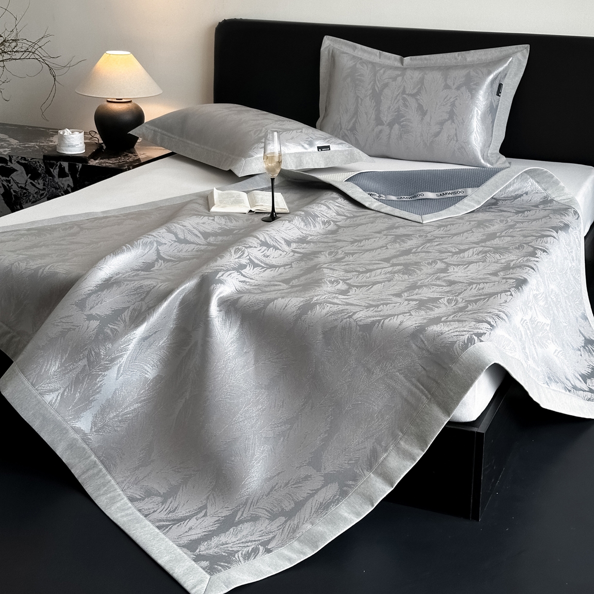 91家纺网 家纺一手货源 找家纺 三味舒屋 2026新款臻品提花冰丝席凉席席子 绒羽床席