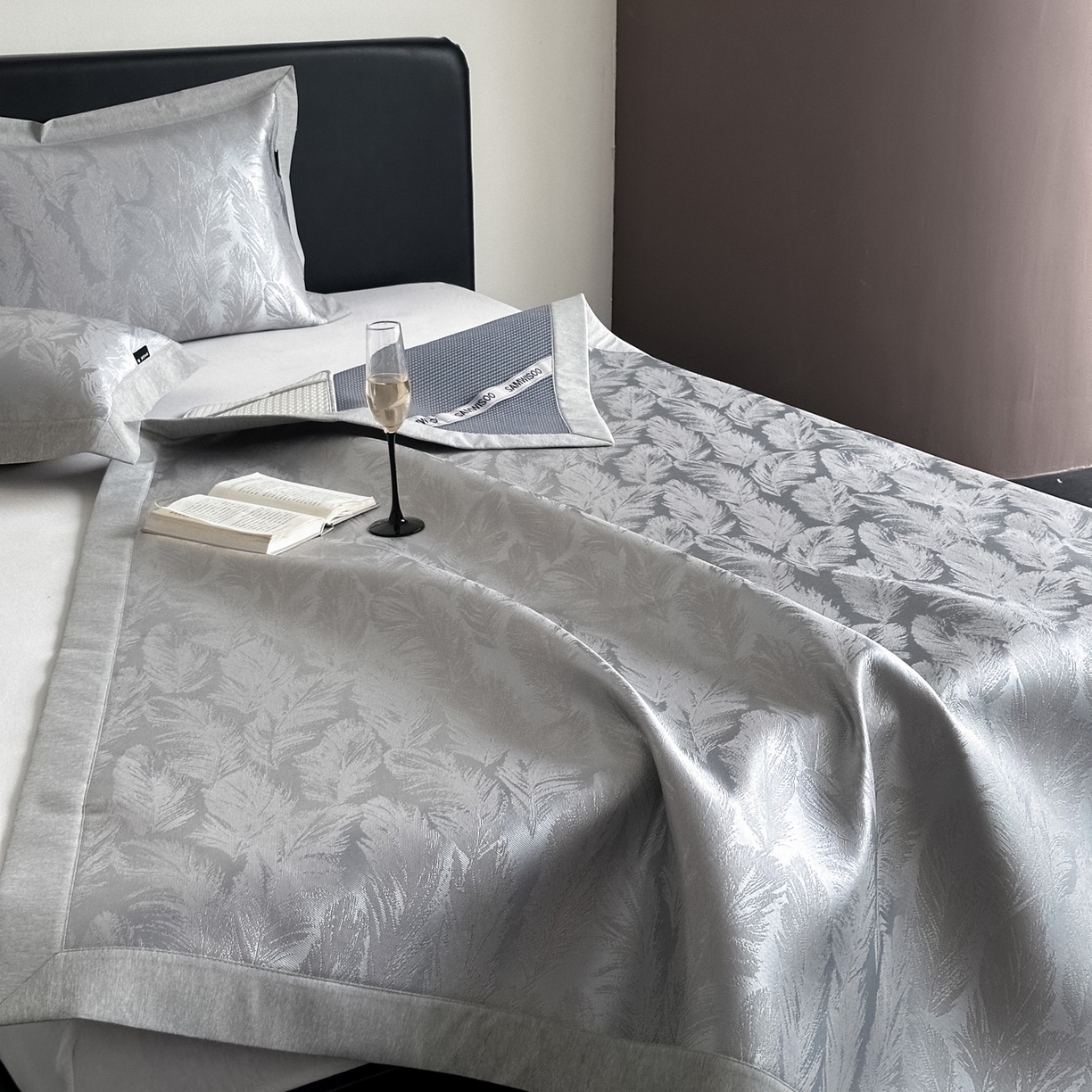 91家纺网 家纺一手货源 找家纺 三味舒屋 2026新款臻品提花冰丝席凉席席子 绒羽床席