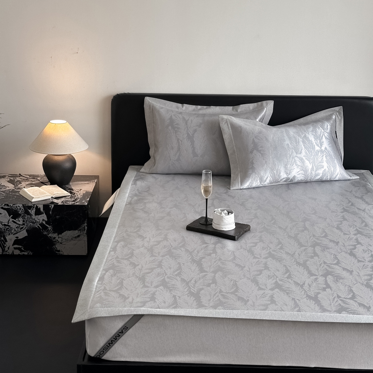 91家纺网 家纺一手货源 找家纺 三味舒屋 2026新款臻品提花冰丝席凉席席子 绒羽床席