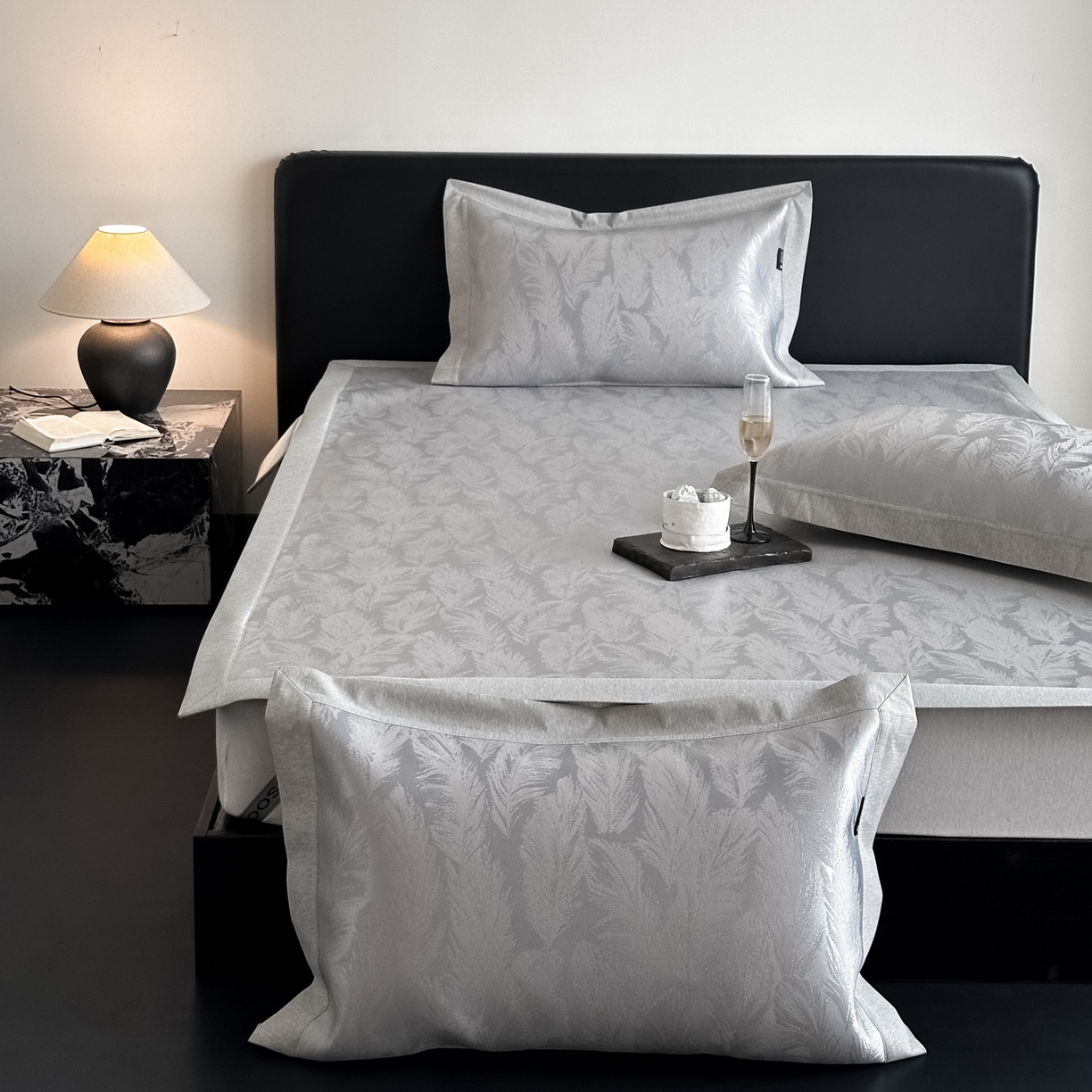 91家纺网 家纺一手货源 找家纺 三味舒屋 2026新款臻品提花冰丝席凉席席子 绒羽床席