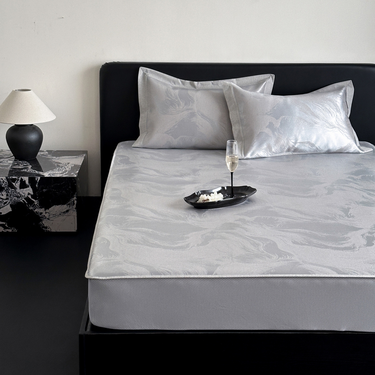 91家纺网 家纺一手货源 找家纺 三味舒屋 2026新款臻品提花冰丝席凉席席子 雾影床笠