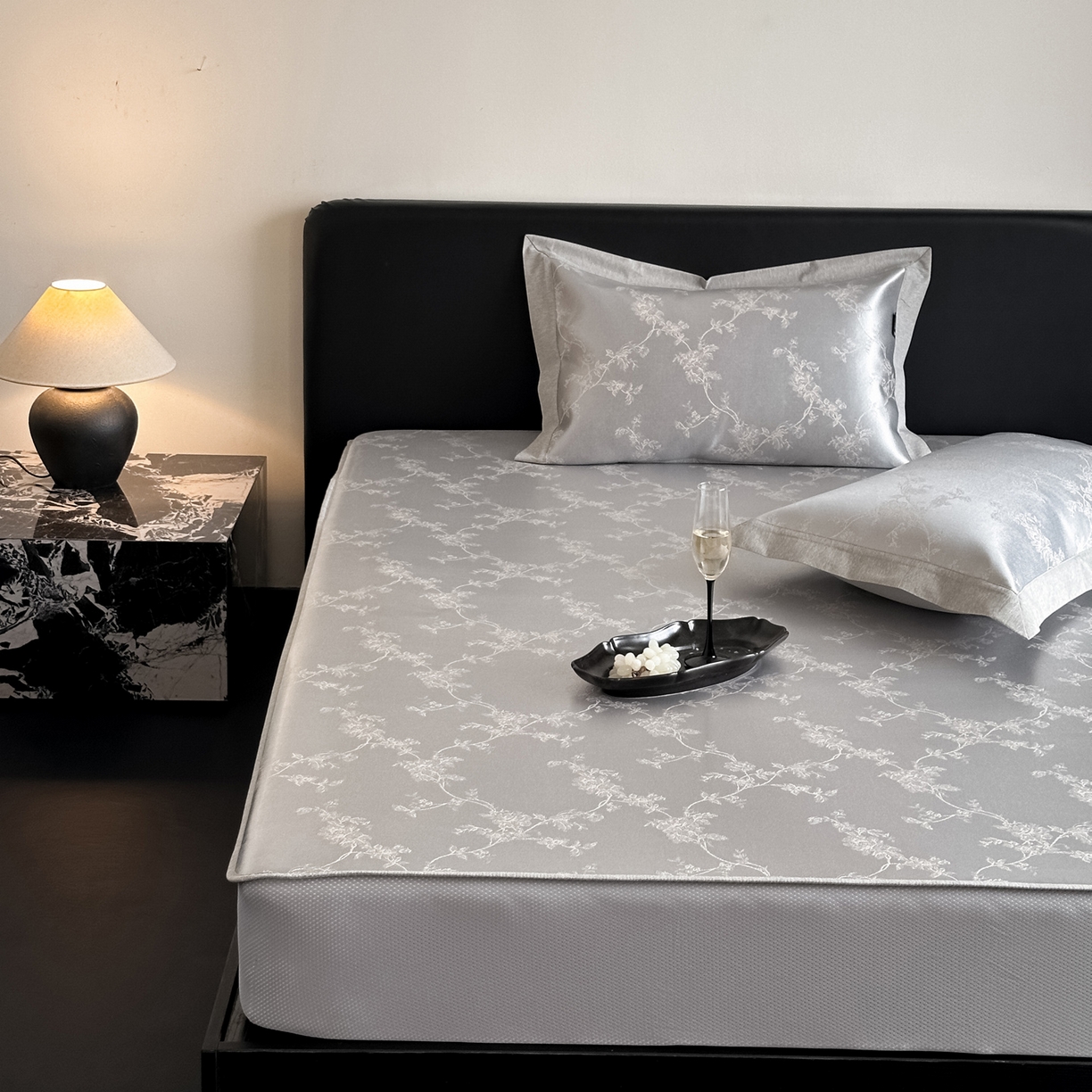 91家纺网 家纺一手货源 找家纺 三味舒屋 2026新款臻品提花冰丝席凉席席子 芙瑞亚床笠