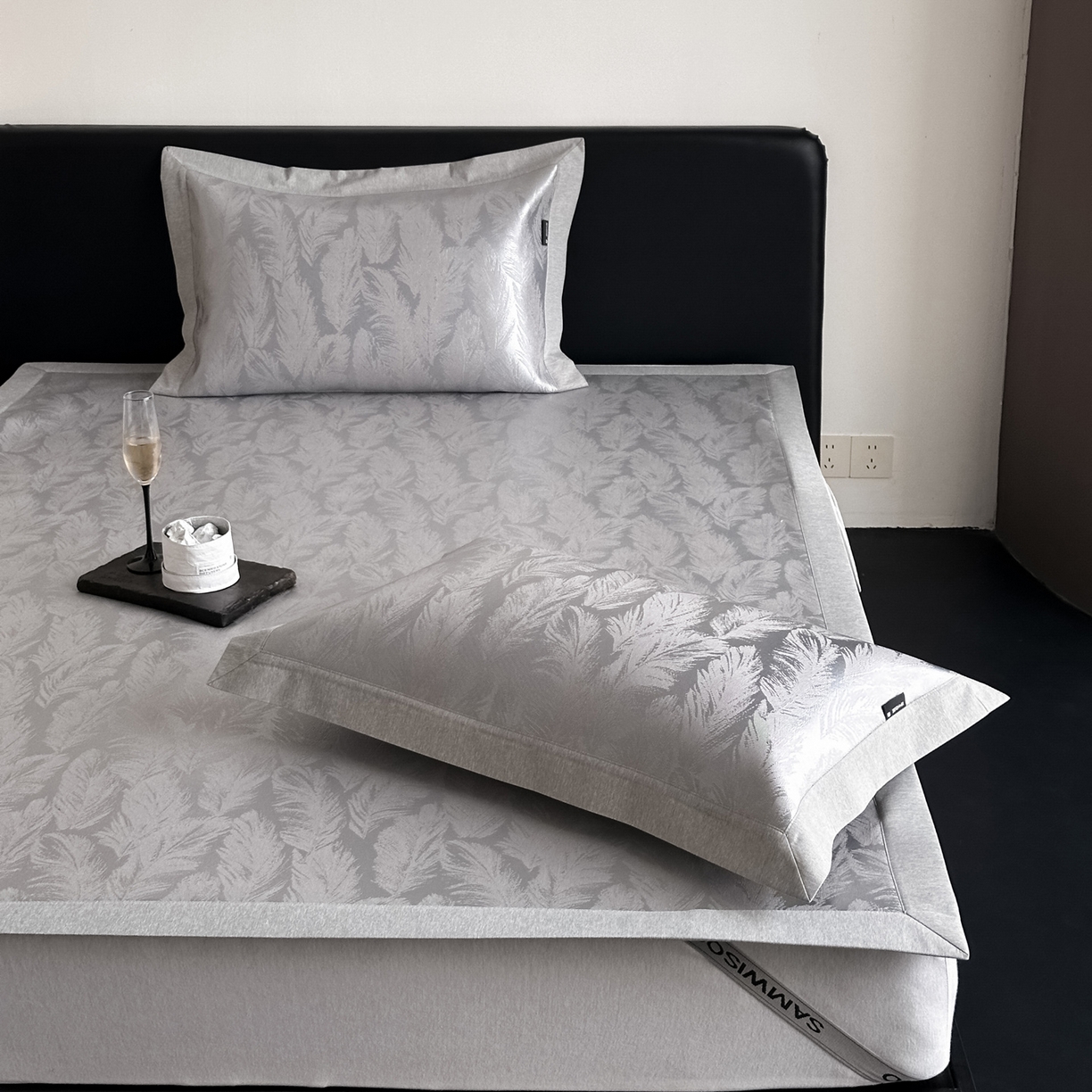 91家纺网 家纺一手货源 找家纺 三味舒屋 2026新款臻品提花冰丝席凉席席子 绒羽床席