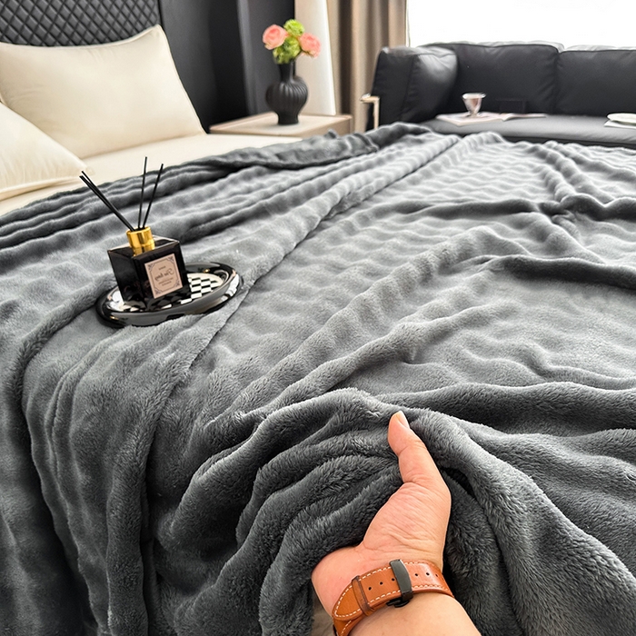 91家纺网 家纺一手货源 找家纺 欧妮家纺 2025新款亲肤舒适泡泡绒毛毯 高级灰