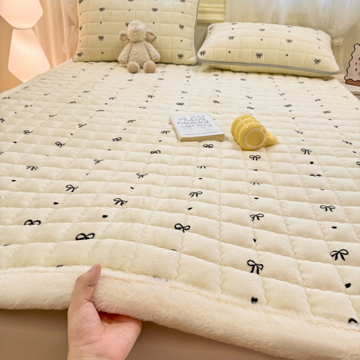 91家纺网 家纺一手货源 找家纺 （总）欧妮家纺 2025新款保暖牛奶绒夹棉床垫床褥子软垫