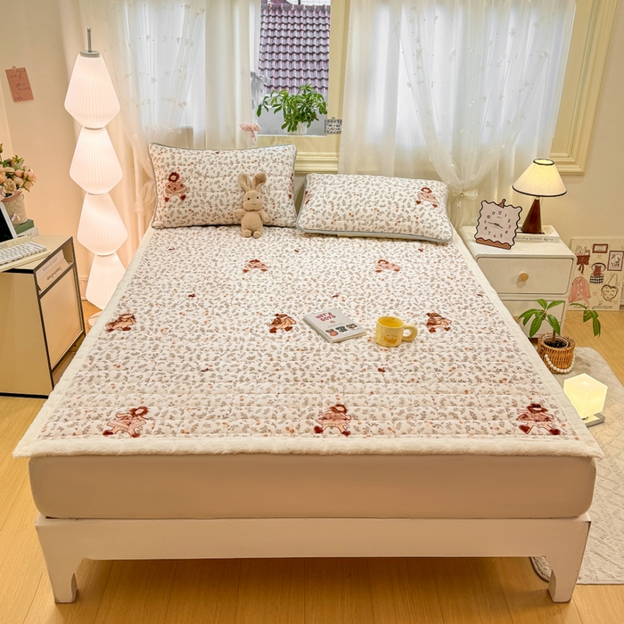 91家纺网 家纺一手货源 找家纺 欧妮家纺 2025新款保暖牛奶绒夹棉床垫床褥子软垫 暖绒边-甜美女孩