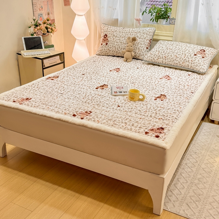 91家纺网 家纺一手货源 找家纺 欧妮家纺 2025新款保暖牛奶绒夹棉床垫床褥子软垫 暖绒边-甜美女孩