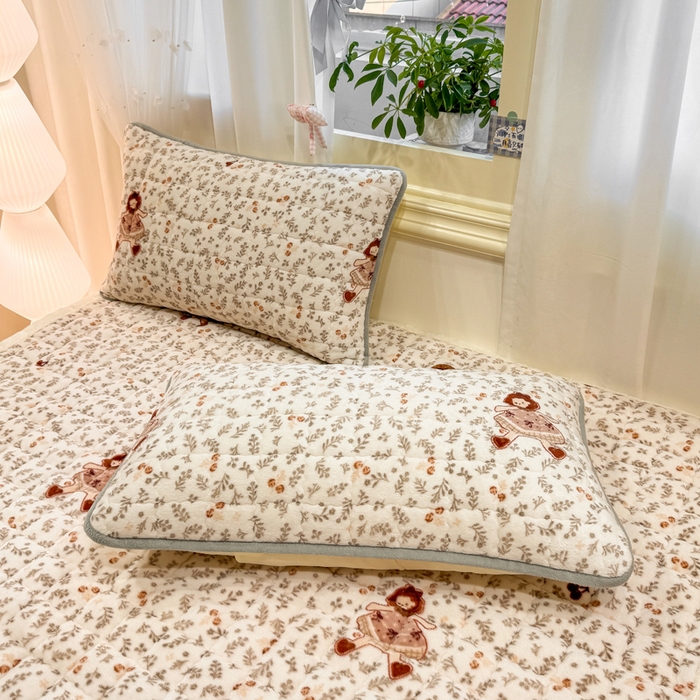 91家纺网 家纺一手货源 找家纺 欧妮家纺 2025新款保暖牛奶绒夹棉床垫床褥子软垫 暖绒边-甜美女孩