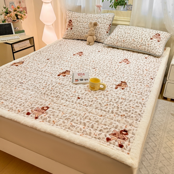 91家纺网 家纺一手货源 找家纺 欧妮家纺 2025新款保暖牛奶绒夹棉床垫床褥子软垫 暖绒边-甜美女孩