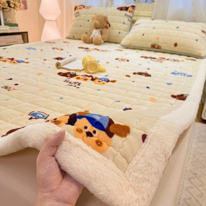 91家纺网 家纺一手货源 找家纺 欧妮家纺 2025新款保暖牛奶绒夹棉床垫床褥子软垫 暖绒边-汪汪狗
