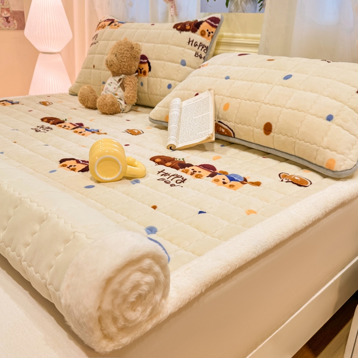 91家纺网 家纺一手货源 找家纺 欧妮家纺 2025新款保暖牛奶绒夹棉床垫床褥子软垫 暖绒边-汪汪狗