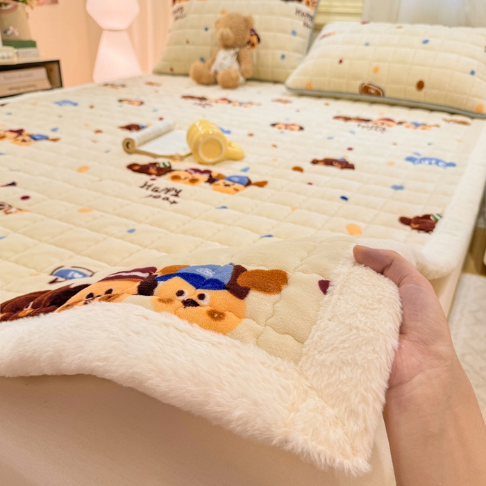 91家纺网 家纺一手货源 找家纺 欧妮家纺 2025新款保暖牛奶绒夹棉床垫床褥子软垫 暖绒边-汪汪狗