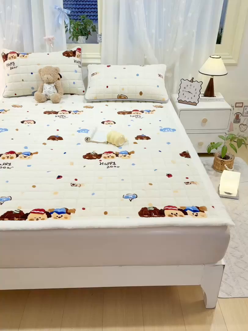 91家纺网 家纺一手货源 找家纺 欧妮家纺 2025新款保暖牛奶绒夹棉床垫床褥子软垫 暖绒边-汪汪狗