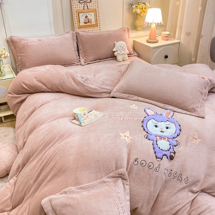 91家纺网 家纺一手货源 找家纺 （总）欧妮家纺 2025新款牛奶绒贴布绣四件套