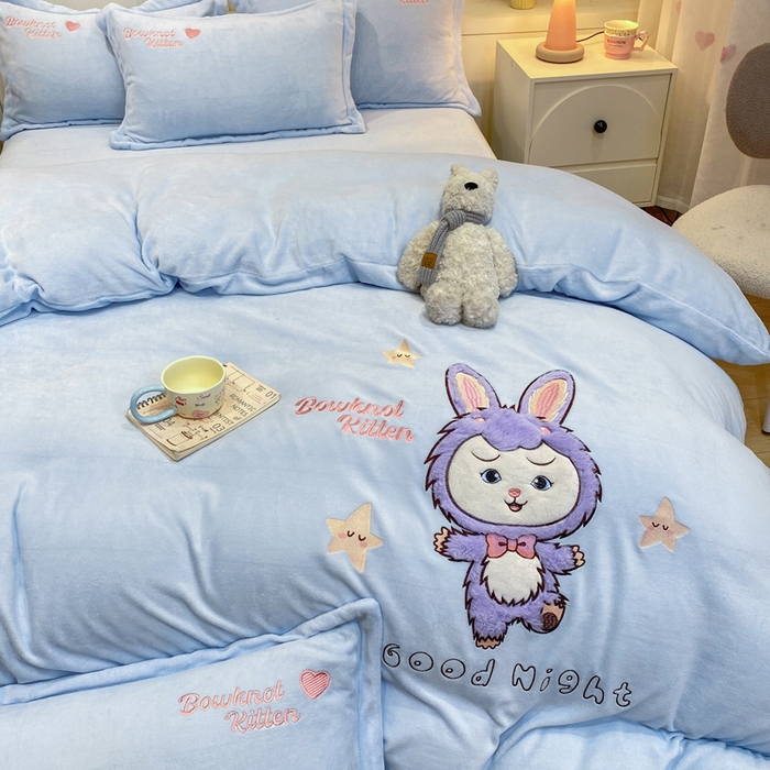 91家纺网 家纺一手货源 找家纺 欧妮家纺 2025新款牛奶绒贴布绣四件套 小兔-蓝