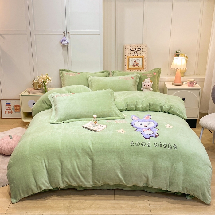 91家纺网 家纺一手货源 找家纺 欧妮家纺 2025新款牛奶绒贴布绣四件套 小兔-绿