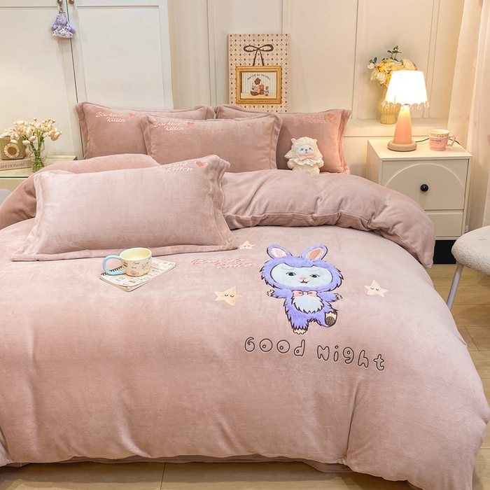 91家纺网 家纺一手货源 找家纺 （总）欧妮家纺 2025新款牛奶绒贴布绣四件套