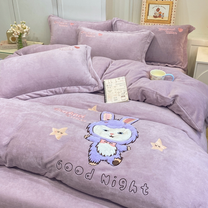 91家纺网 家纺一手货源 找家纺 欧妮家纺 2025新款牛奶绒贴布绣四件套 小兔-紫